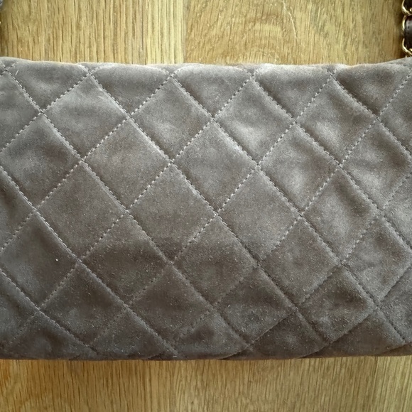 Authentic Chanel Crossbody Beige Suede Handbag, Vintage - Picture 3 of 11